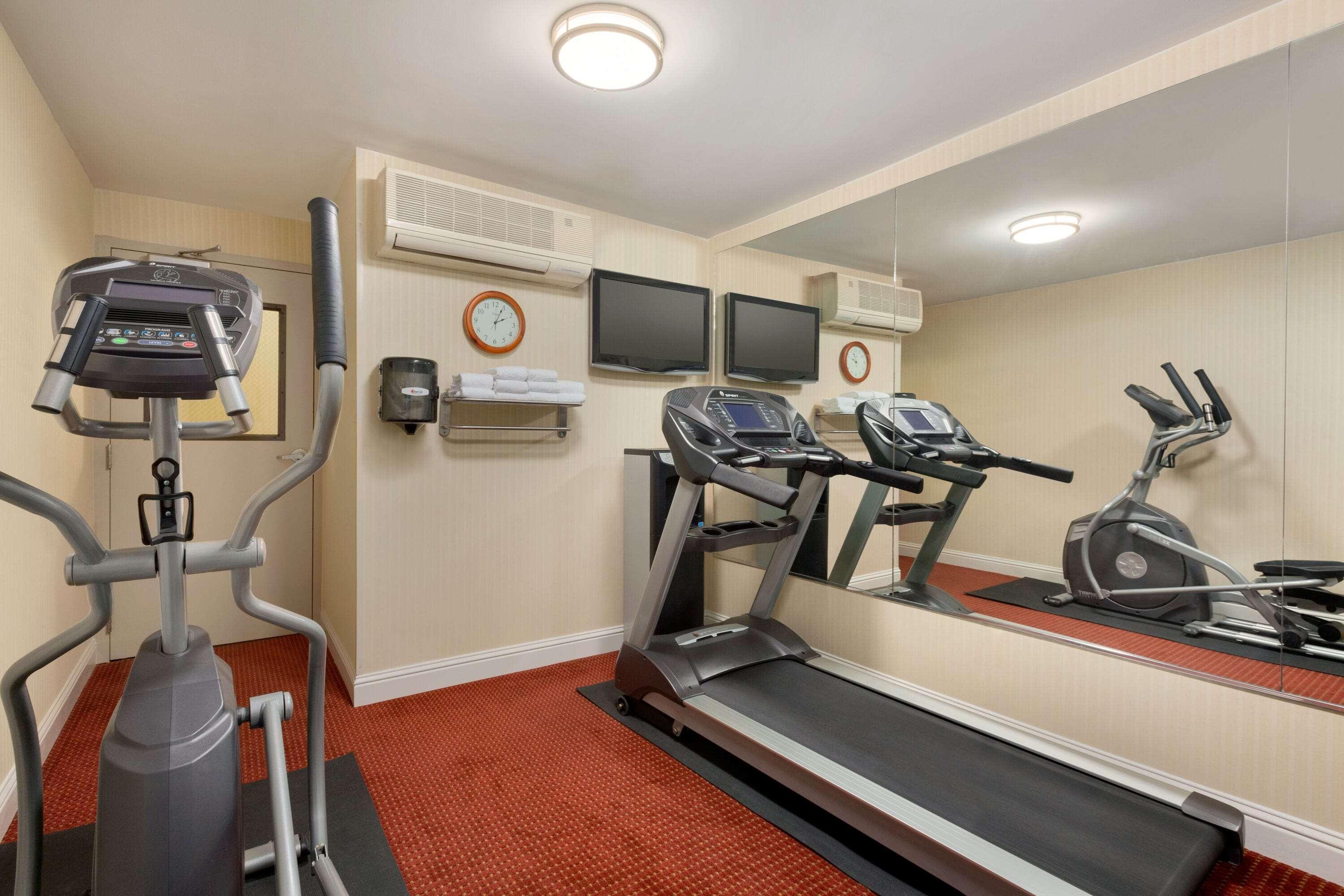 Ramada By Wyndham Oakland Downtown City Center Экстерьер фото