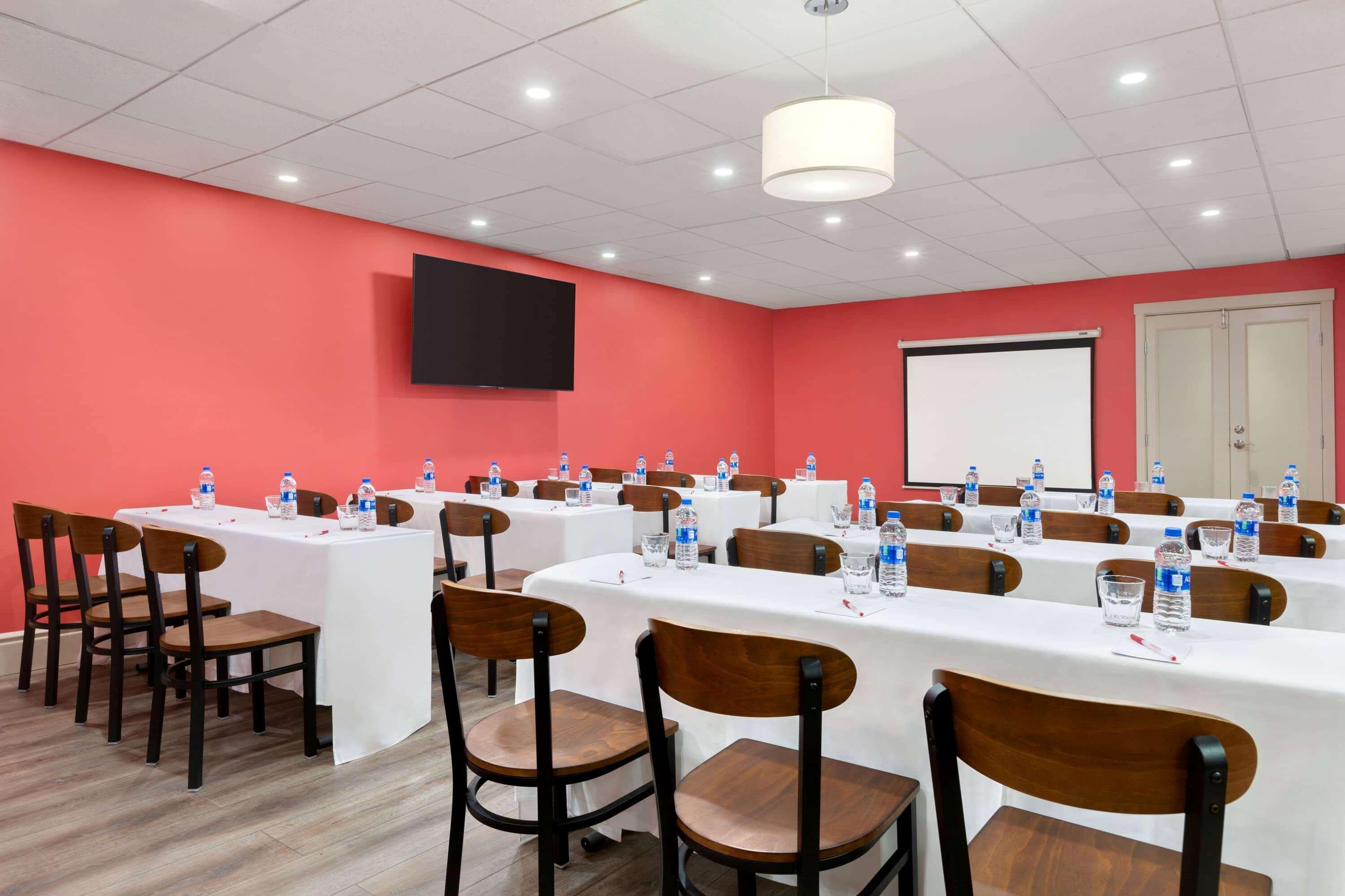 Ramada By Wyndham Oakland Downtown City Center Экстерьер фото