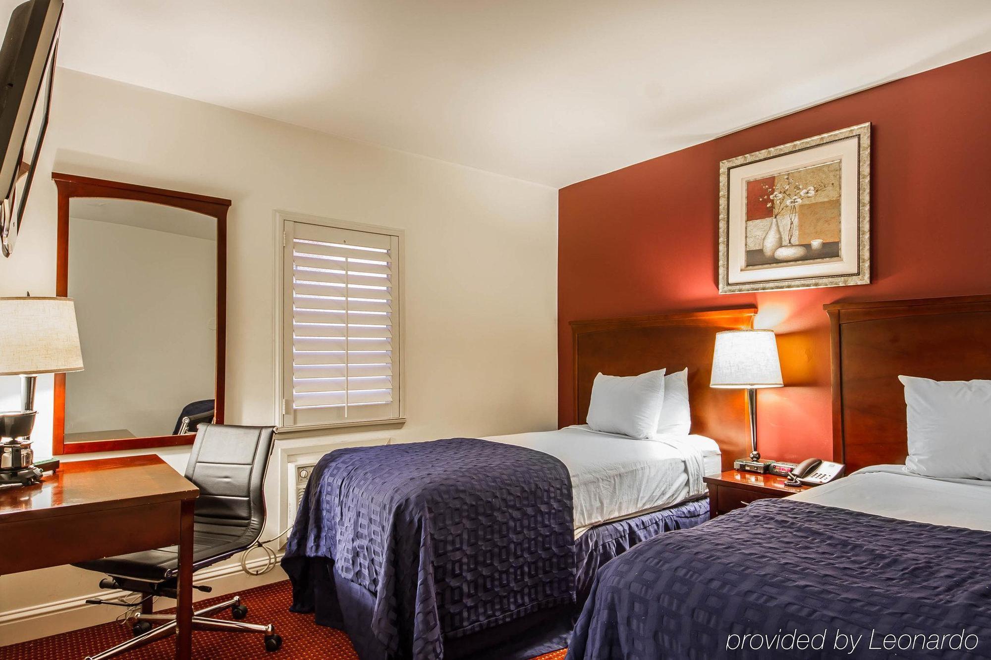 Ramada By Wyndham Oakland Downtown City Center Экстерьер фото