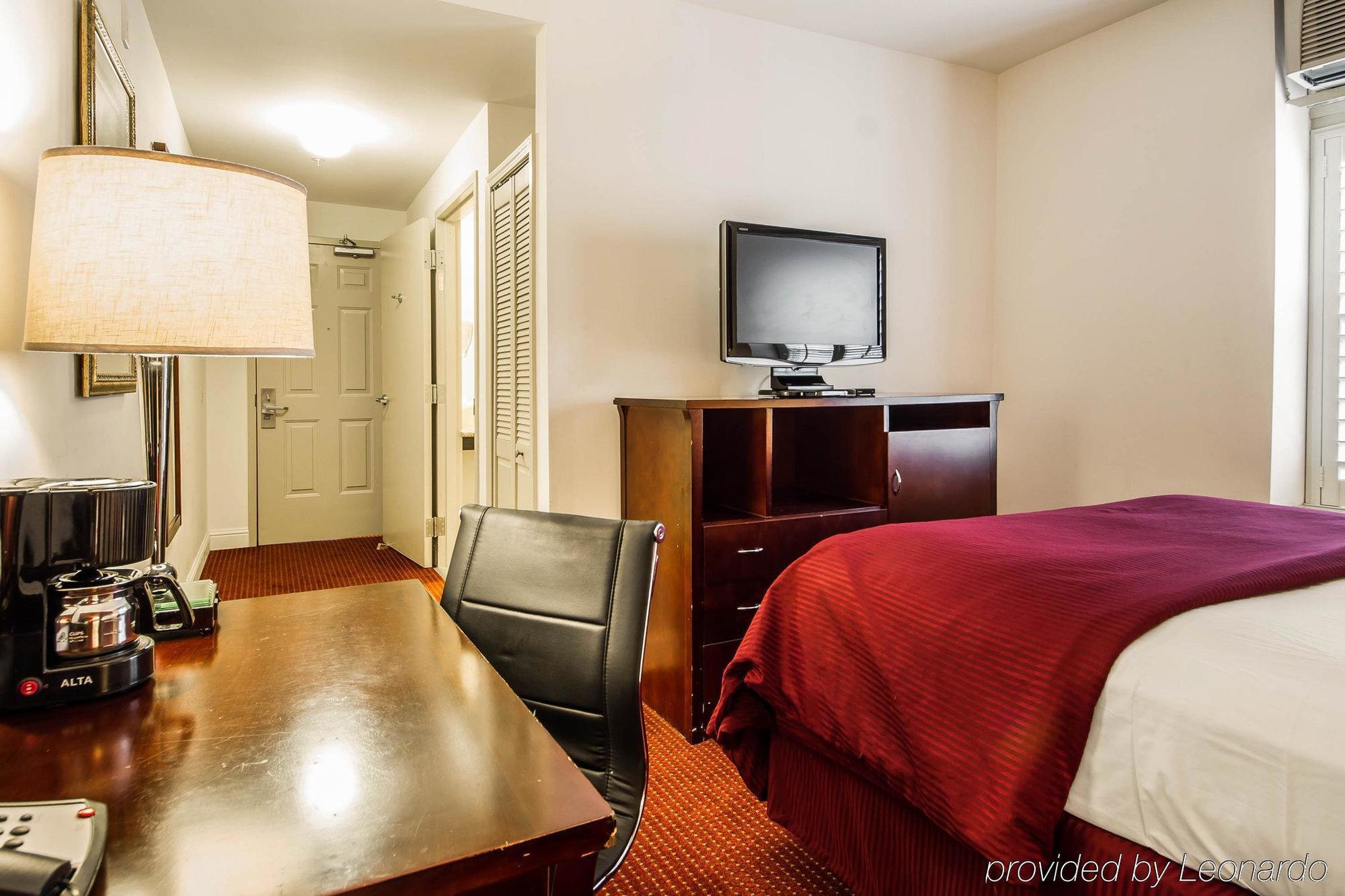 Ramada By Wyndham Oakland Downtown City Center Экстерьер фото