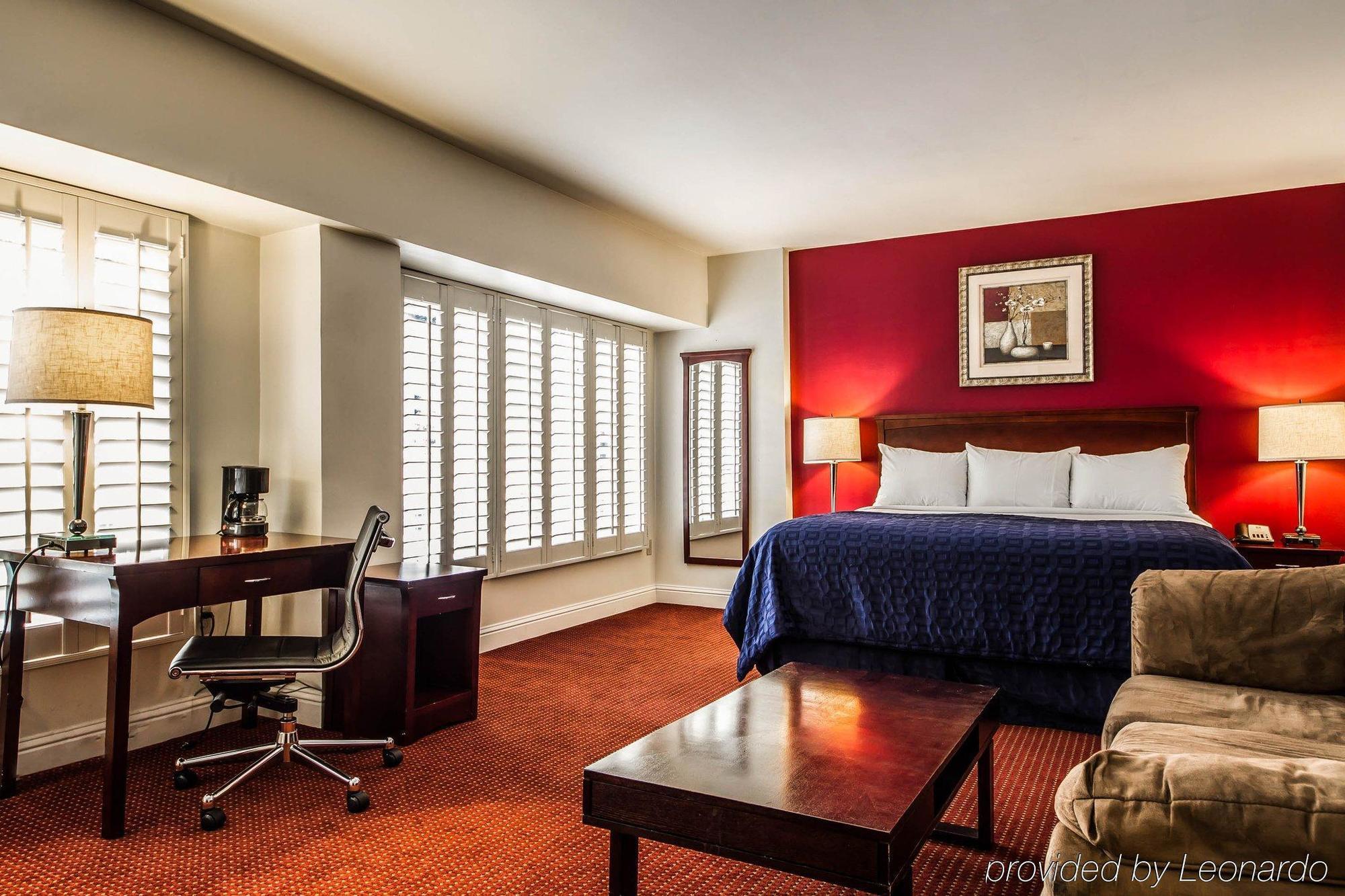 Ramada By Wyndham Oakland Downtown City Center Экстерьер фото