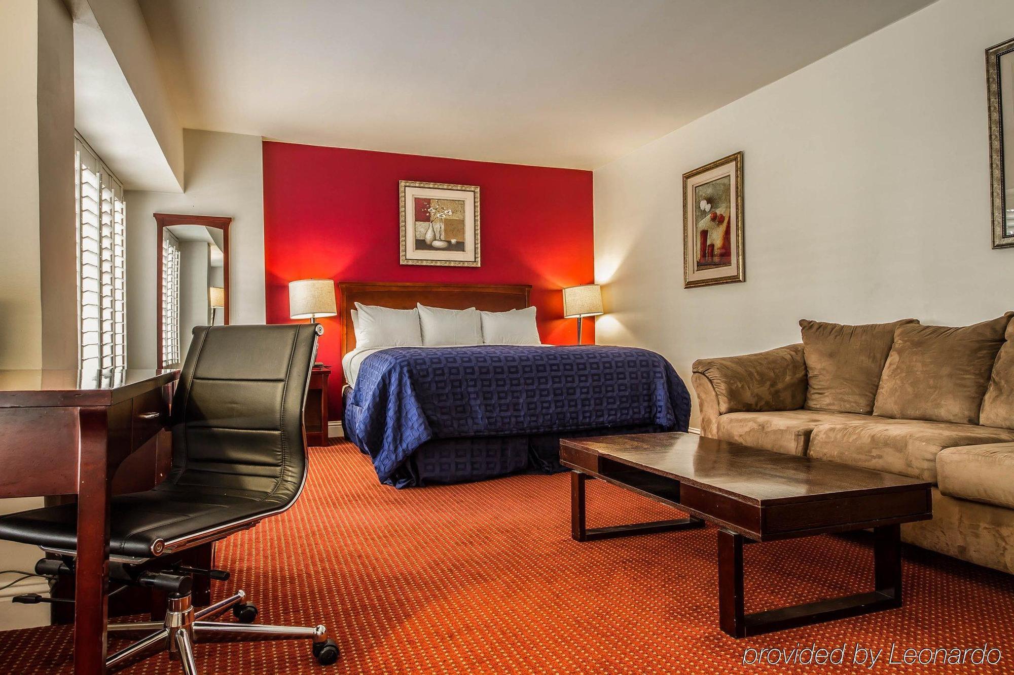 Ramada By Wyndham Oakland Downtown City Center Экстерьер фото