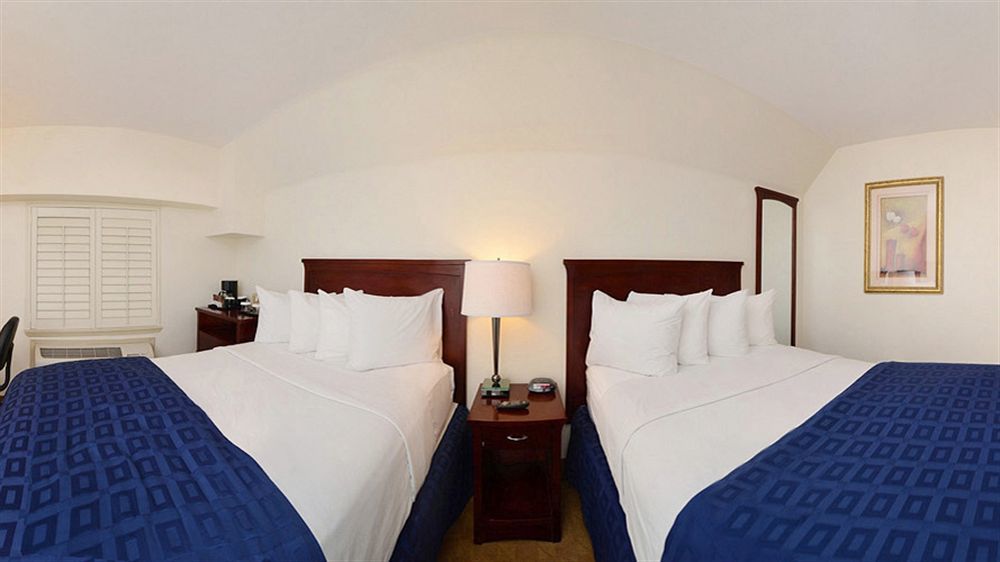 Ramada By Wyndham Oakland Downtown City Center Экстерьер фото