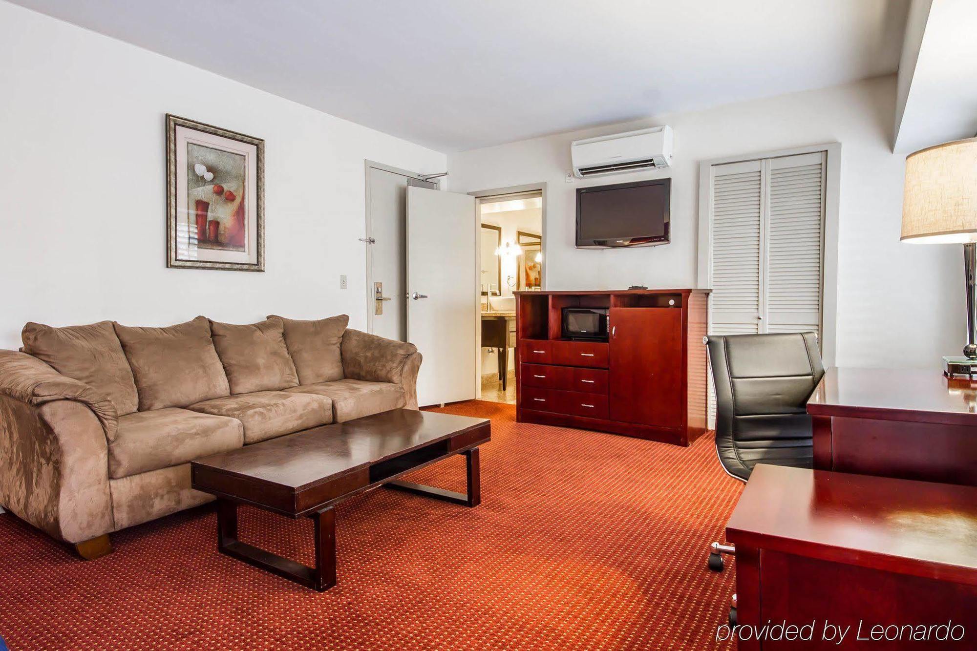 Ramada By Wyndham Oakland Downtown City Center Экстерьер фото