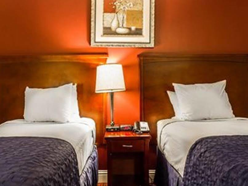 Ramada By Wyndham Oakland Downtown City Center Экстерьер фото